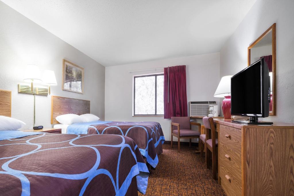 Super 8 by Wyndham Park Rapids - Habitación Con 2 Camas Grandes - No Fumadores