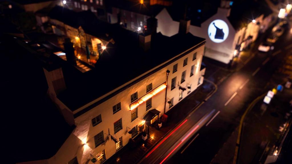 Letecký snímek ubytování The Bull and Townhouse, Beaumaris- The Inn Collection Group