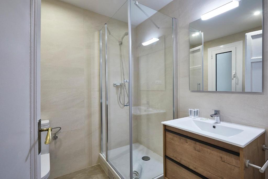 A bathroom at BBarcelona Central Eixample Flat