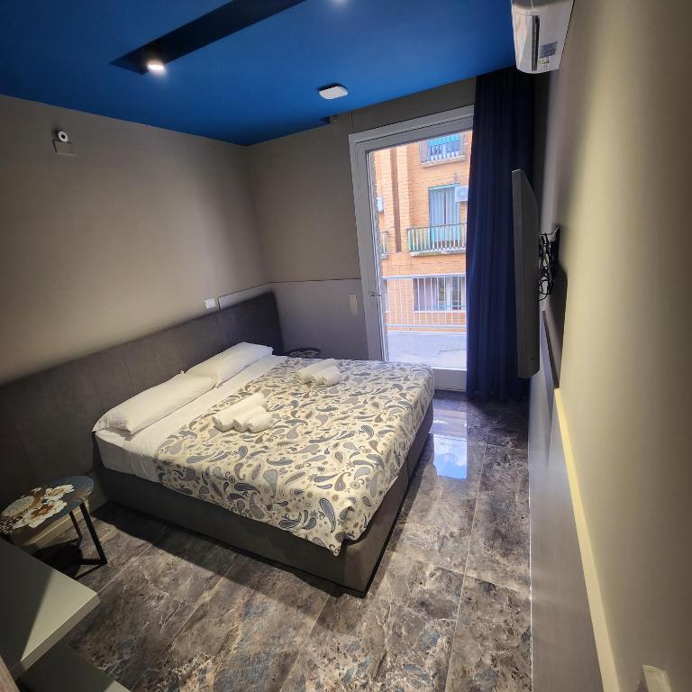 
Double or Twin Room with Side Sea View
