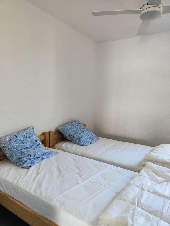 Posteľ alebo postele v izbe v ubytovaní Résidence Palmyra - Appartement T2 au rez-de-chaussée à LE BARCARES-CAP COUDALERE MAE-6904