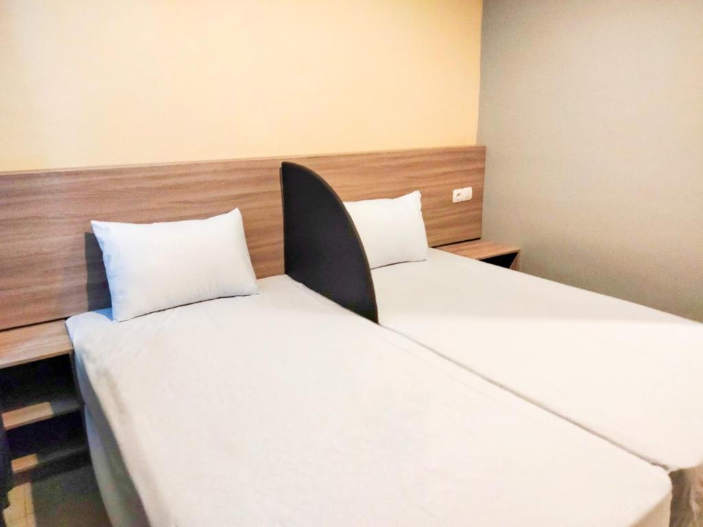 Wikost Premiere Inn Mitra RedDoorz - Salle Jumelle Standard