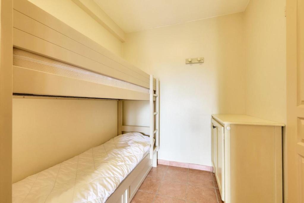 a bedroom with two bunk beds and a refrigerator at Les Issambres Corniche - maeva Home - Appartement 2 pièces 6 personnes Séle 78 in Les Issambres