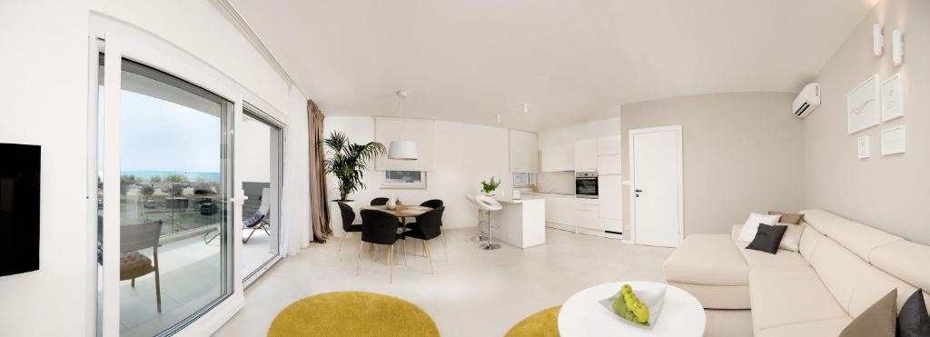 Televízia a/alebo spoločenská miestnosť v ubytovaní Apartments Deja Views
