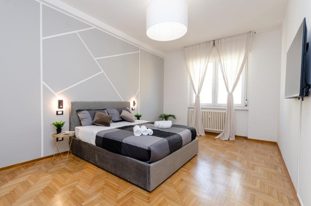 a bedroom with a large bed in a room at VivimiHome - Vivi i Navigli Elegante e centrale in Milan