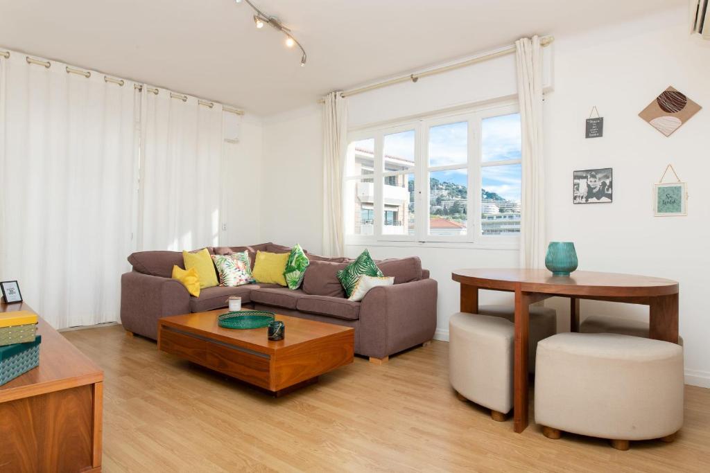 2-Br Apartment 2 min from the Beaches