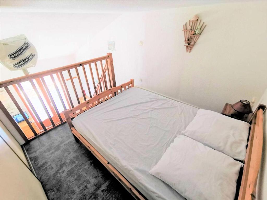Posteľ alebo postele v izbe v ubytovaní Résidence Grande Bleue - VILLA T1 CAB MEZZ 4 couchages PORT LEUCATE MAE-5944