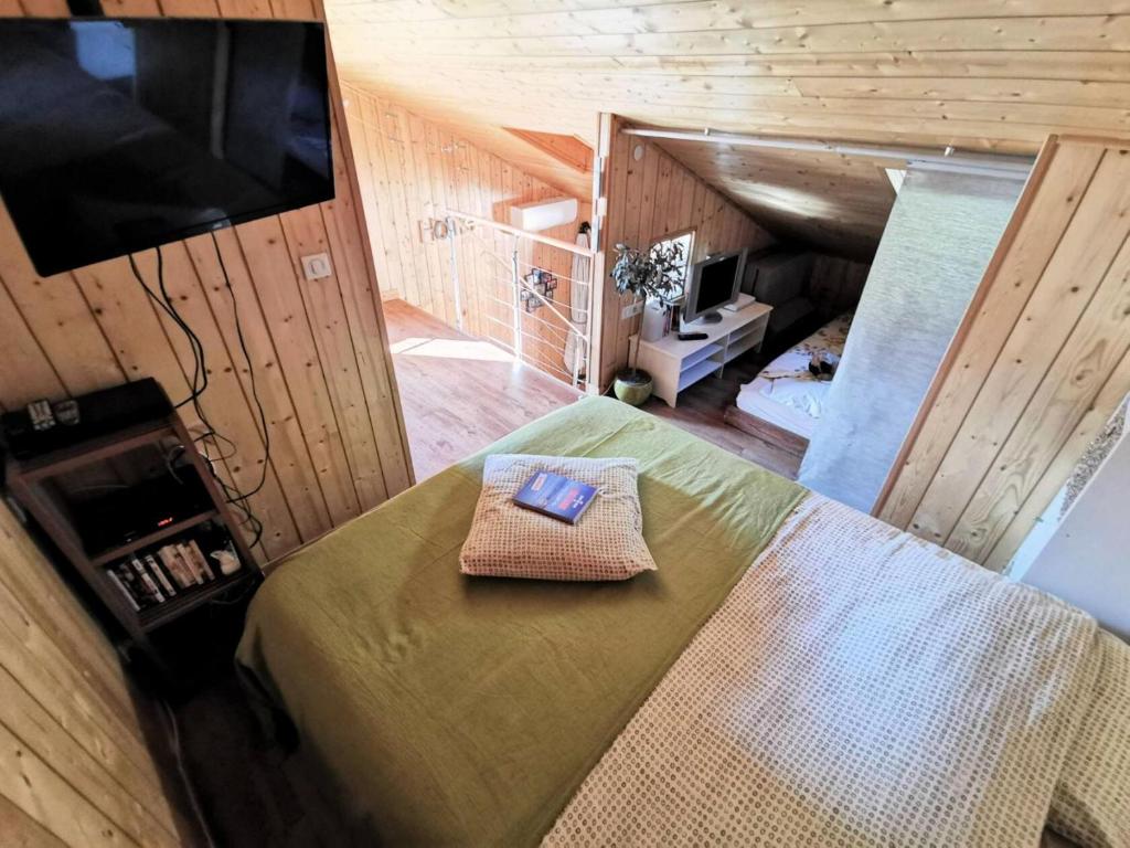 Telewizja i/lub zestaw kina domowego w obiekcie Résidence Village Merlin - Villa avec mezzanine pour 6 personnes - Port Leucate MAE-7804