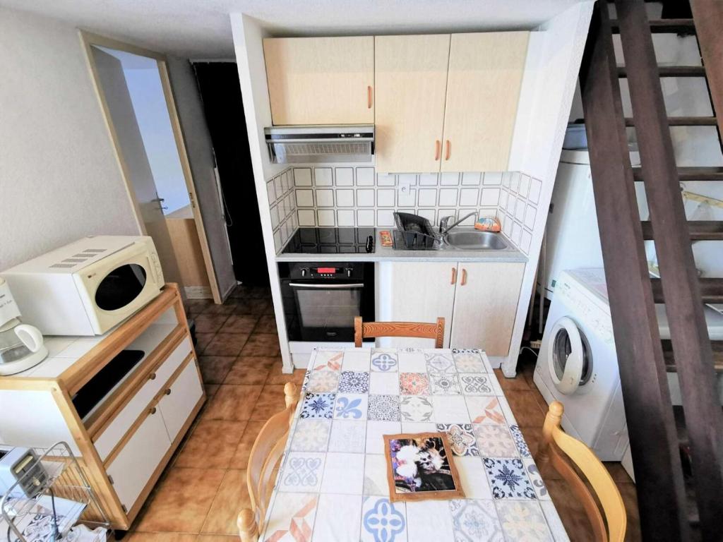 Kuchyňa alebo kuchynka v ubytovaní Résidence Les Maisons Du Soleil - VILLA PIECES 6 couchages PORT LEUCATE MAE-9044