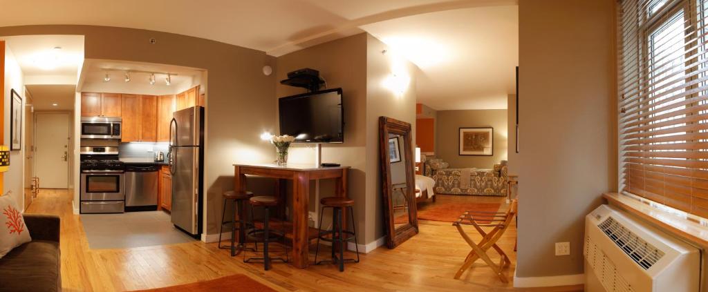 A kitchen or kitchenette at Sanctuary NYC Retreats