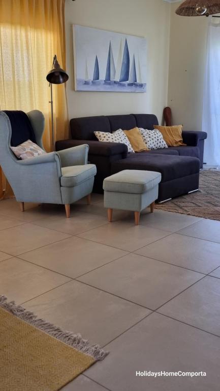 Uma área de estar em Holidays Home Comporta