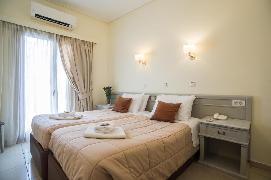 Postel nebo postele na pokoji v ubytování Parnassos Delphi Hotel