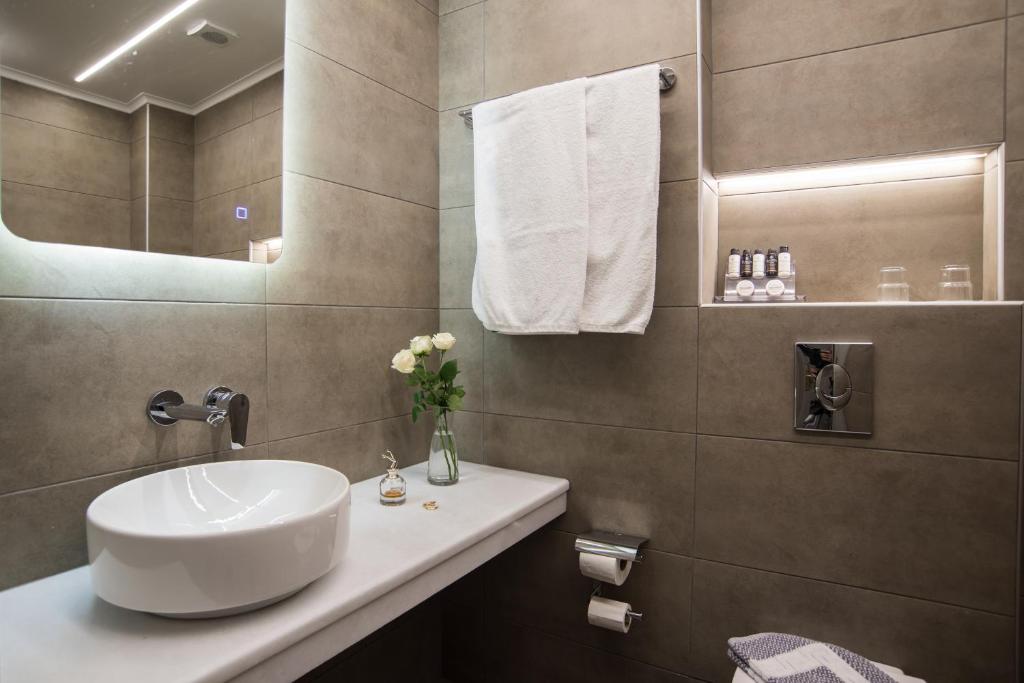 Koupelna v ubytování Parnassos Delphi Hotel