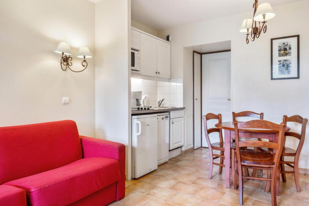 Kuchyňa alebo kuchynka v ubytovaní La Résidence du Golf - maeva Home - Appartement 2 pièces 4 personnes - Confort MAE-5444