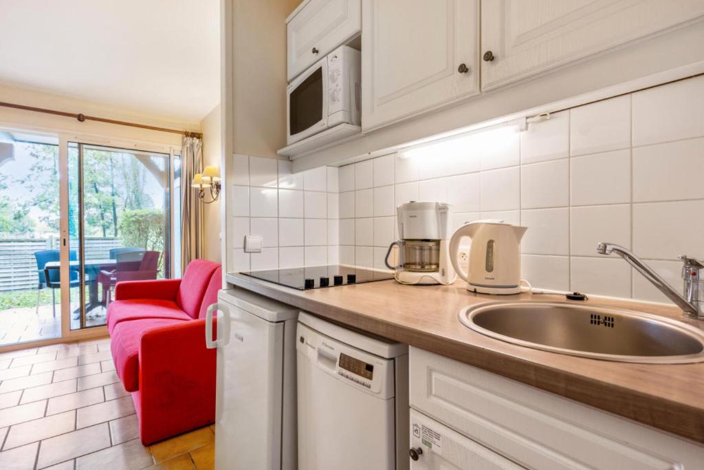 Kuchyňa alebo kuchynka v ubytovaní La Résidence du Golf - maeva Home - Appartement 2 pièces 4 personnes - Confort MAE-5444