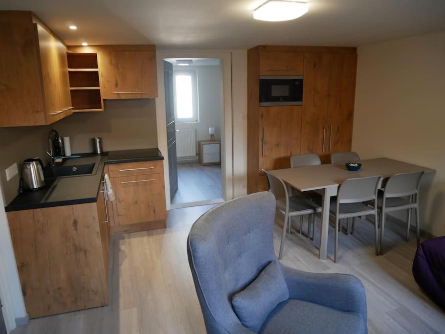 A kitchen or kitchenette at Appartement entier dans cour intérieure