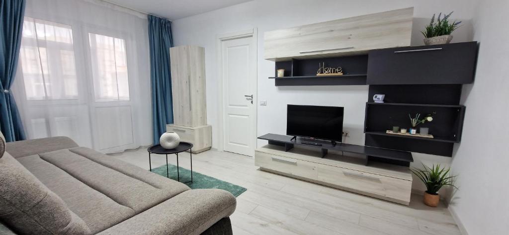 a living room with a couch and a flat screen tv at MELISSA APARTAMENT in Constanţa