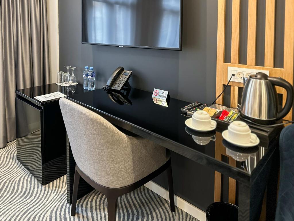Příslušenství pro přípravu čaje a kávy v ubytování Silver 39 Corner Hotel