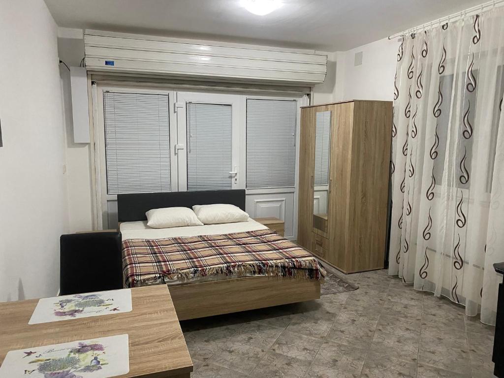 Postel nebo postele na pokoji v ubytování Rooms Jajinci