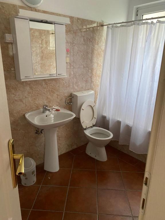 Koupelna v ubytování Rooms Jajinci