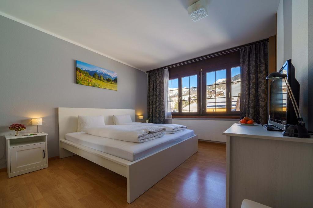 Postel nebo postele na pokoji v ubytování Hotel Toggenburg