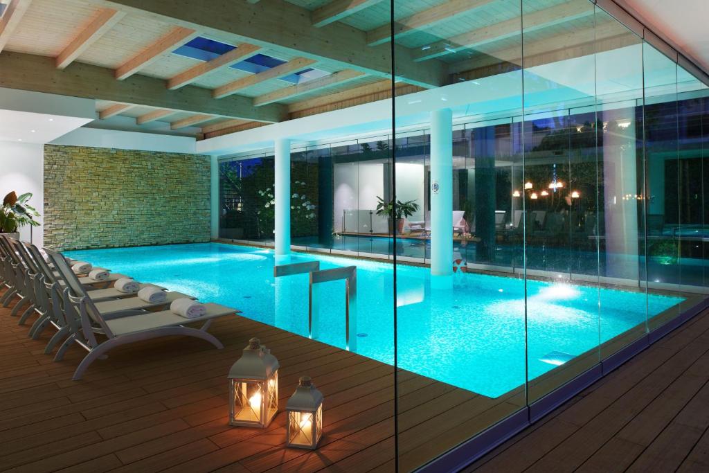 Bazén v ubytování Jesolopalace Hotel & Aparthotel nebo v jeho okolí
