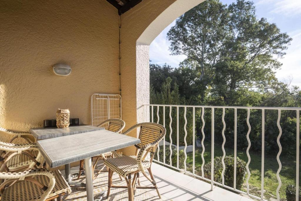 Balkon lub taras w obiekcie Résidence Les Parcs de Grimaud - maeva Home - Appartement 2 Pièces 4 Personnes - Sélection MAE-0194