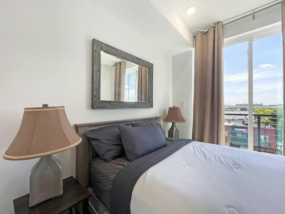 Ένα ή περισσότερα κρεβάτια σε δωμάτιο στο Luxury Penthouse , Private RoofDeck & Amazing View