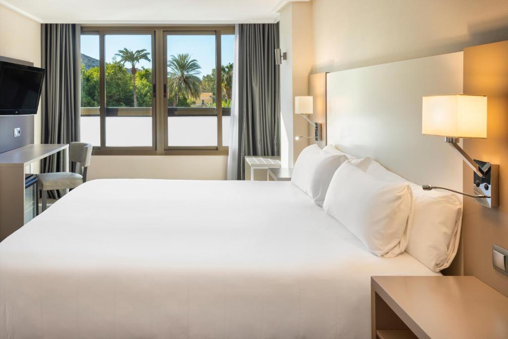 TV a/nebo společenská místnost v ubytování B&B HOTEL Cartagena Cartagonova