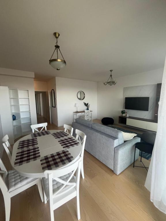 WaterFront City Apartments by UrbanRent - Two-Bedroom Apartment