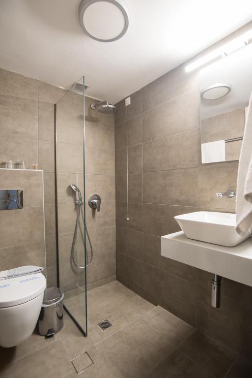 Koupelna v ubytování Parnassos Delphi Hotel