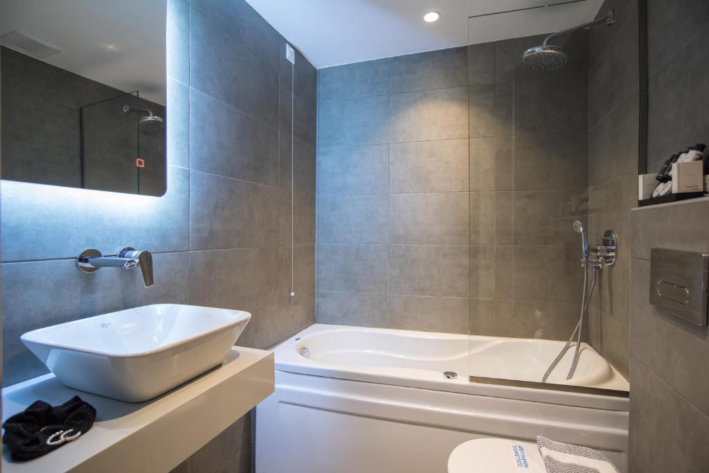 Koupelna v ubytování Parnassos Delphi Hotel