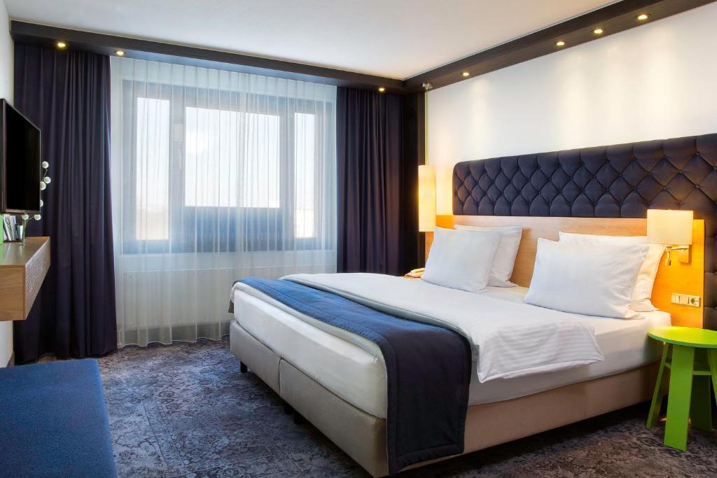 Postel nebo postele na pokoji v ubytování Holiday Inn Stuttgart by IHG
