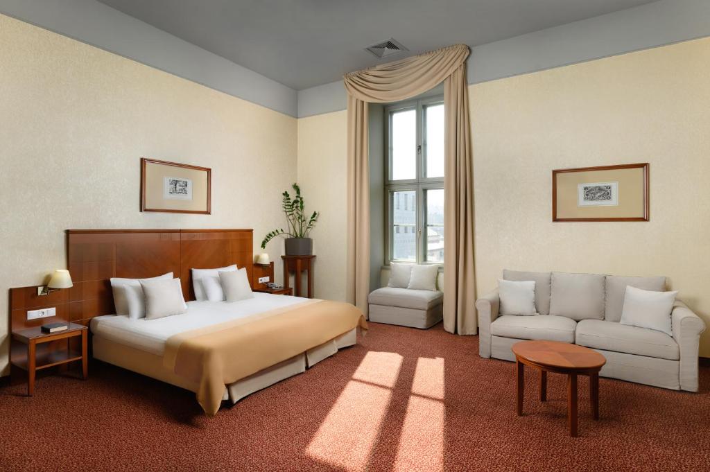 Postel nebo postele na pokoji v ubytování Mercure Szekesfehervar Magyar Kiraly