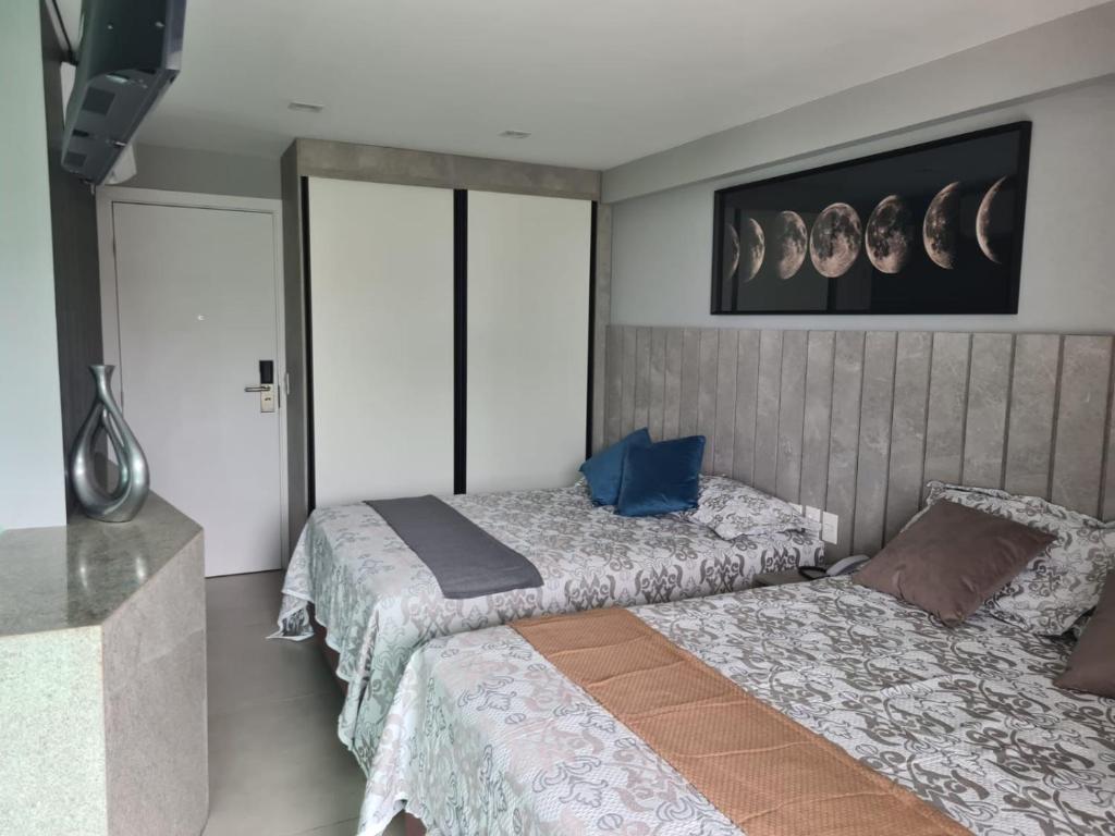 Postel nebo postele na pokoji v ubytování LUXUOSO APARTAMENTO BEIRA-MAR COM SACADA em MACEIÓ