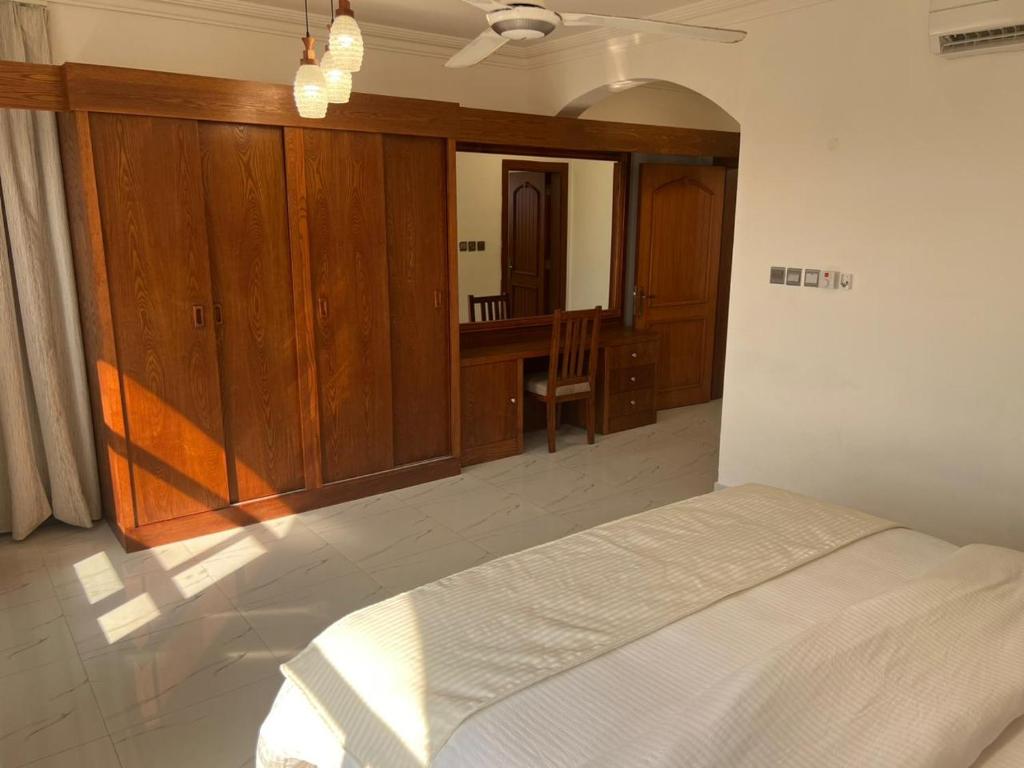 Postel nebo postele na pokoji v ubytování RED-22- ALSALAM suites