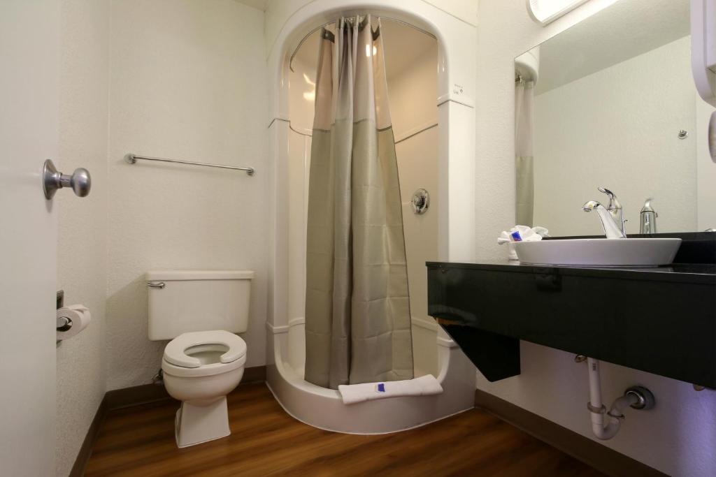Koupelna v ubytování Motel 6 Wells