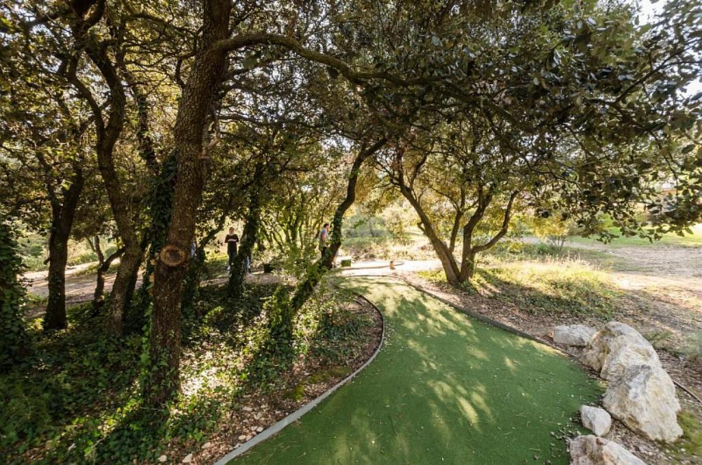 Ogród w obiekcie Village Pont Royal en Provence - maeva Home - Studio 4 personnes - Sélection MAE-2934