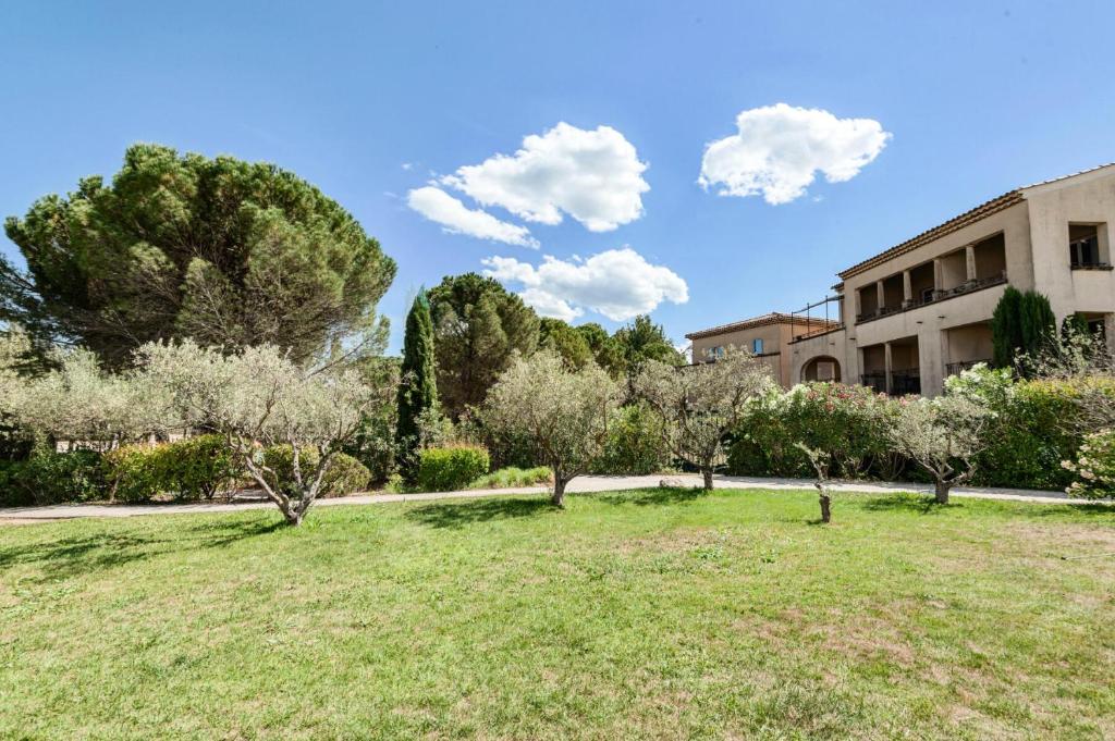 Ogród w obiekcie Village Pont Royal en Provence - maeva Home - Studio 4 personnes - Sélection MAE-2934