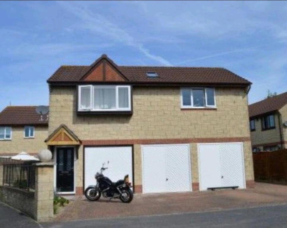 een motorfiets geparkeerd voor een huis bij Stunning 2-Bed House in Weston-super-Mare in Weston-super-Mare