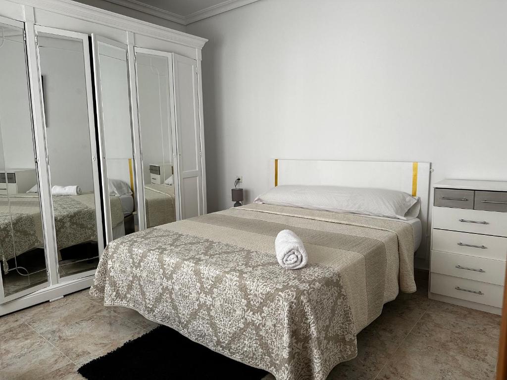 Postel nebo postele na pokoji v ubytování Habitaciones a 10 minutos de la playa de Aguadulce