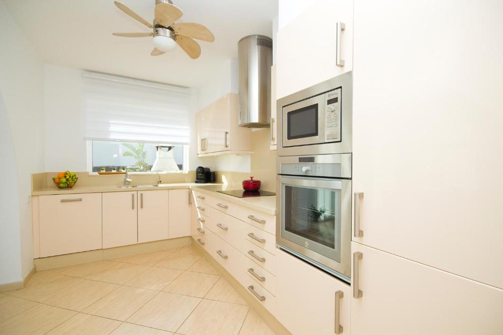 Kuchyň nebo kuchyňský kout v ubytování Casa Alba - By AZ Rentals