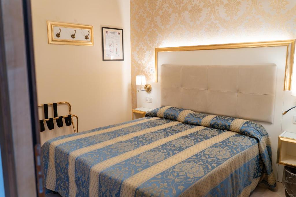 Postel nebo postele na pokoji v ubytování Hotel Tivoli
