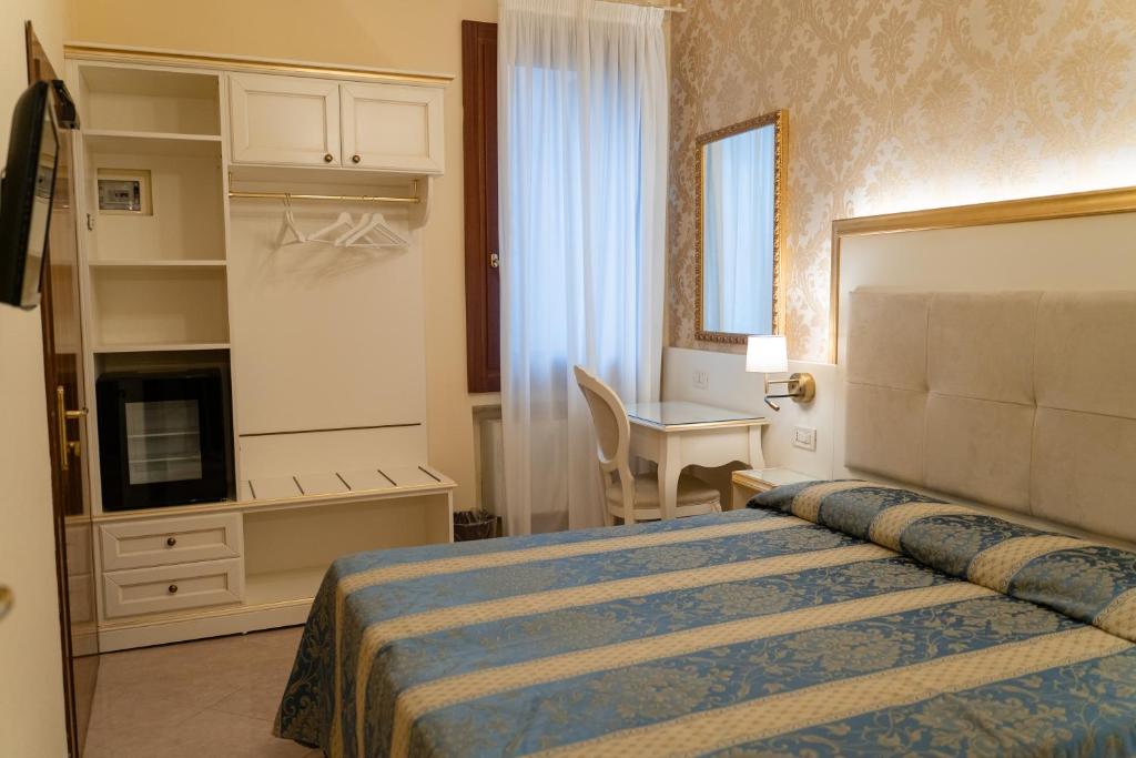 Postel nebo postele na pokoji v ubytování Hotel Tivoli