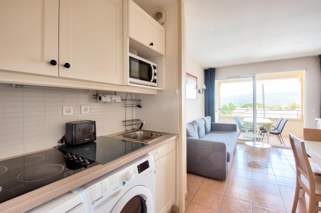 Kuchyň nebo kuchyňský kout v ubytování Village Pont Royal en Provence - maeva Home - Appartement climatisé 3 pièces 4 personnes - Prestige - super Home MAE-7124