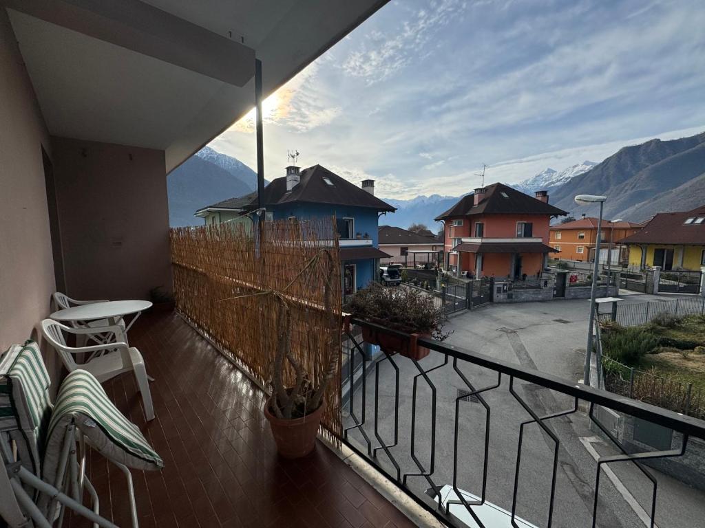 Elle comprend un balcon offrant une vue sur la montagne. dans l'établissement Ca' della Valle - trilocale nel cuore delle Alpi Piemontesi, à Villadossola