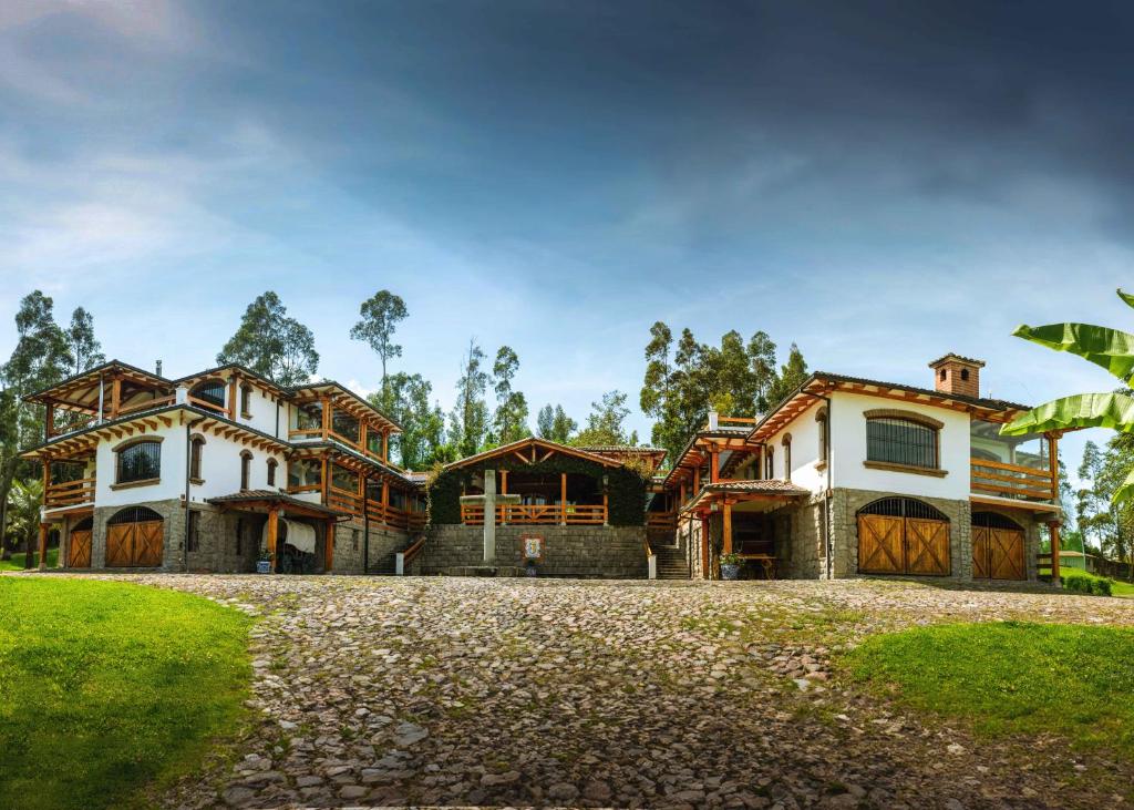 ein Bild eines Hauses in der Unterkunft Hacienda Turística La Morería in Amaguaña