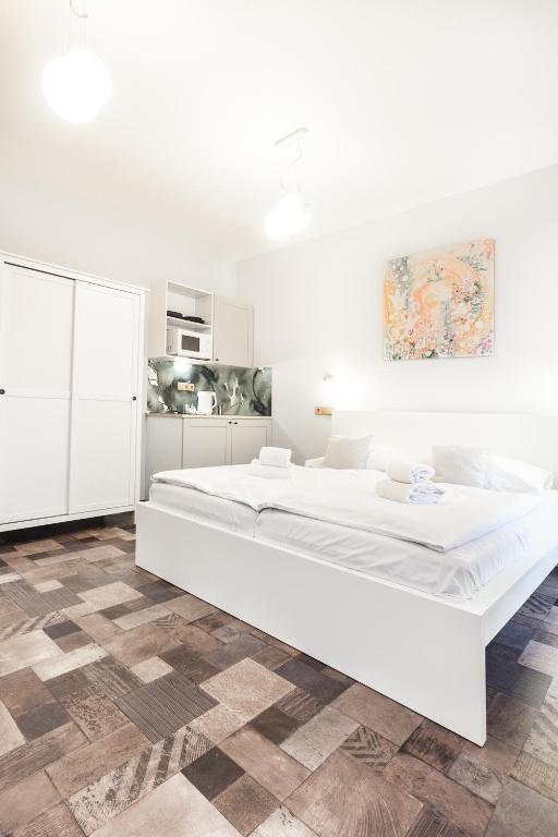 Postel nebo postele na pokoji v ubytování Apartmány U zámku