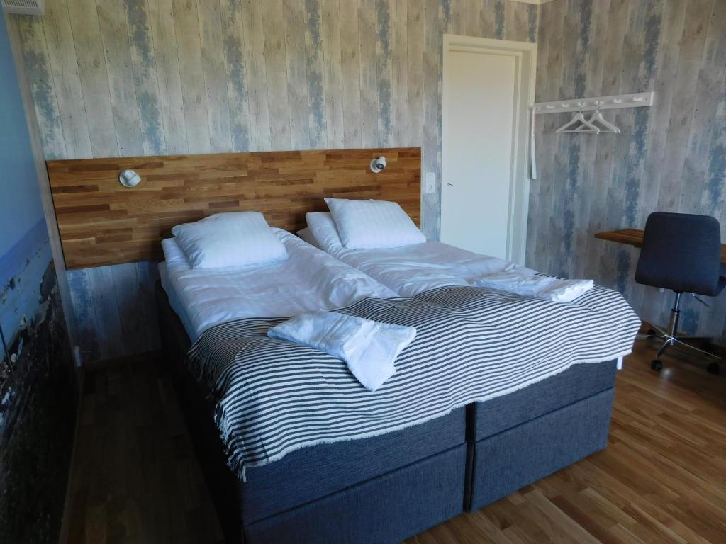 Postel nebo postele na pokoji v ubytování Drottning Ödas Boende