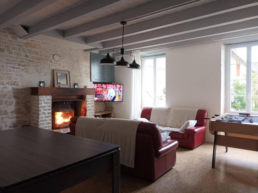 Maison de 4 chambres avec terrasse a Saint Mande sur Bredoire, Saint